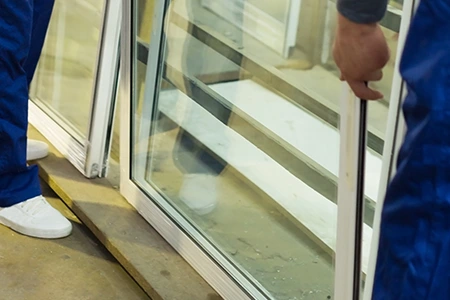 Commercial Glass Repair Technician in Oviedo, FL